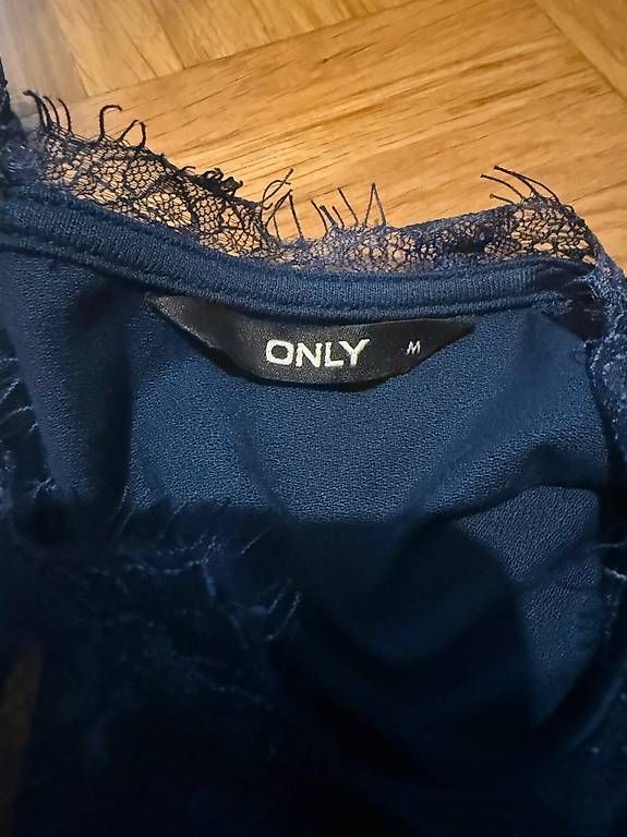 Tops: Haut bleu marine dentelle taille M – Neu (gemäss Beschreibung) aus Lausanne von loi_8msc 2