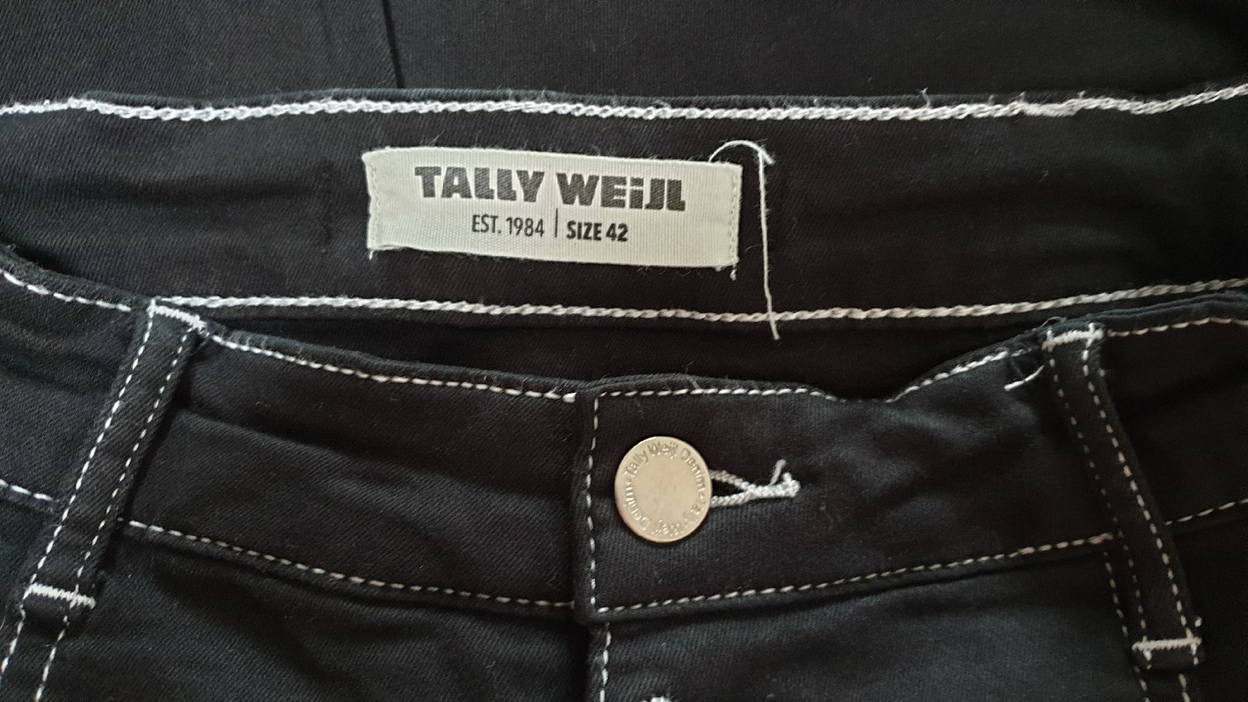Pantaloni: 2 PAR HOSSE – Usato da Thun venduto da Vecgou 2