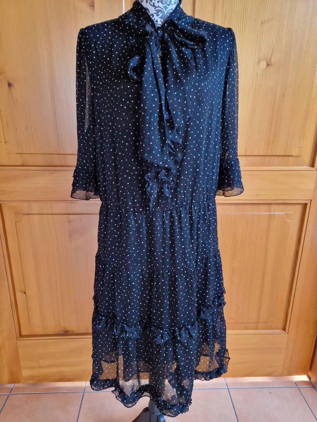 Marc Cain Vestiti: Kleid Marc Cain Tüll schwarz N5 – Usato da Lichtensteig venduto da Cocabana_16
