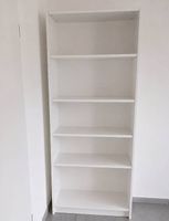 Libreria bianca con ripiani regolabili