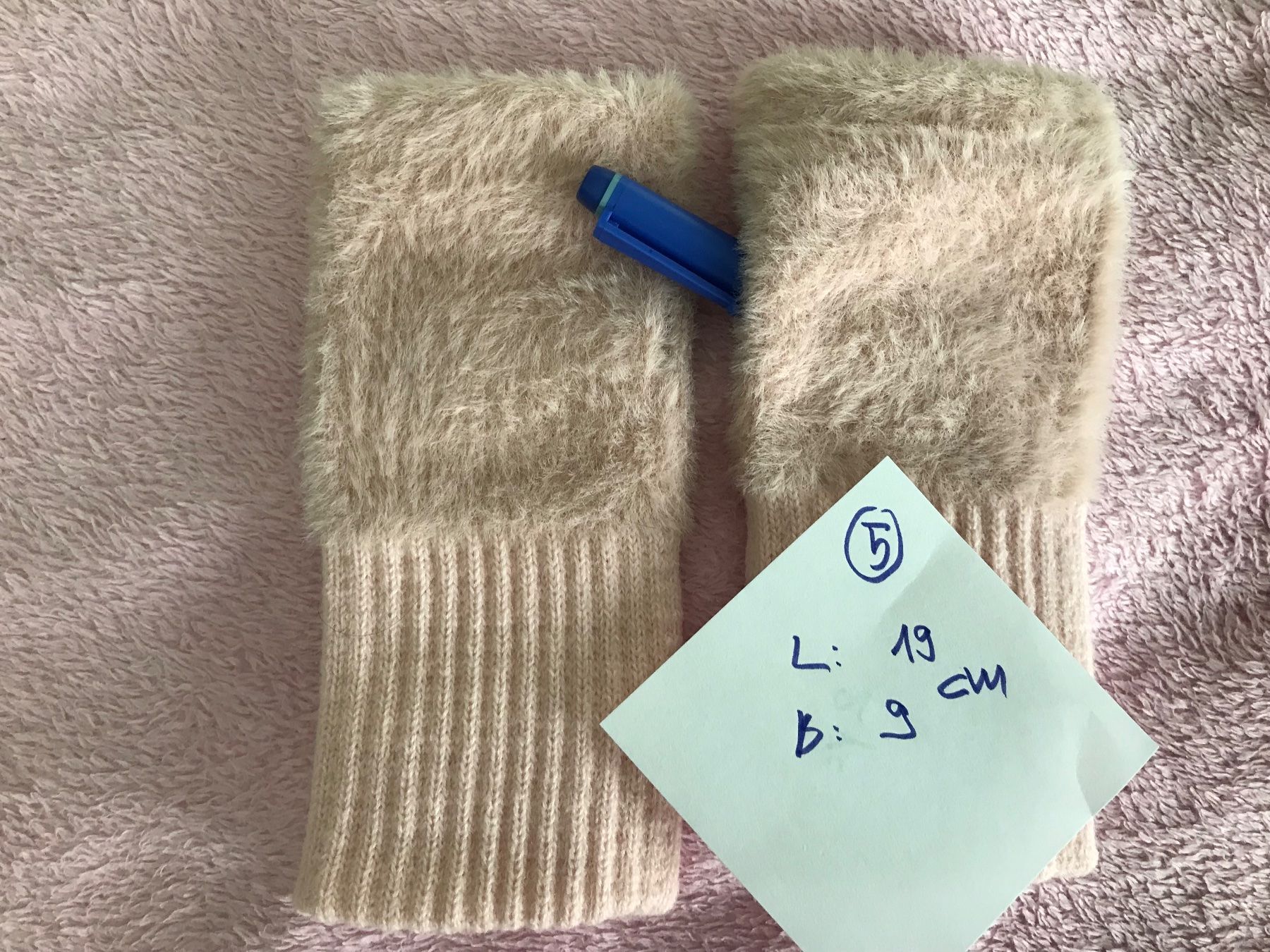 Guanti: Fingerlose Handschuhe Hello Kitty rosa neu – Nuovo e nell'imballaggio originale da Niederteufen venduto da mix18 1