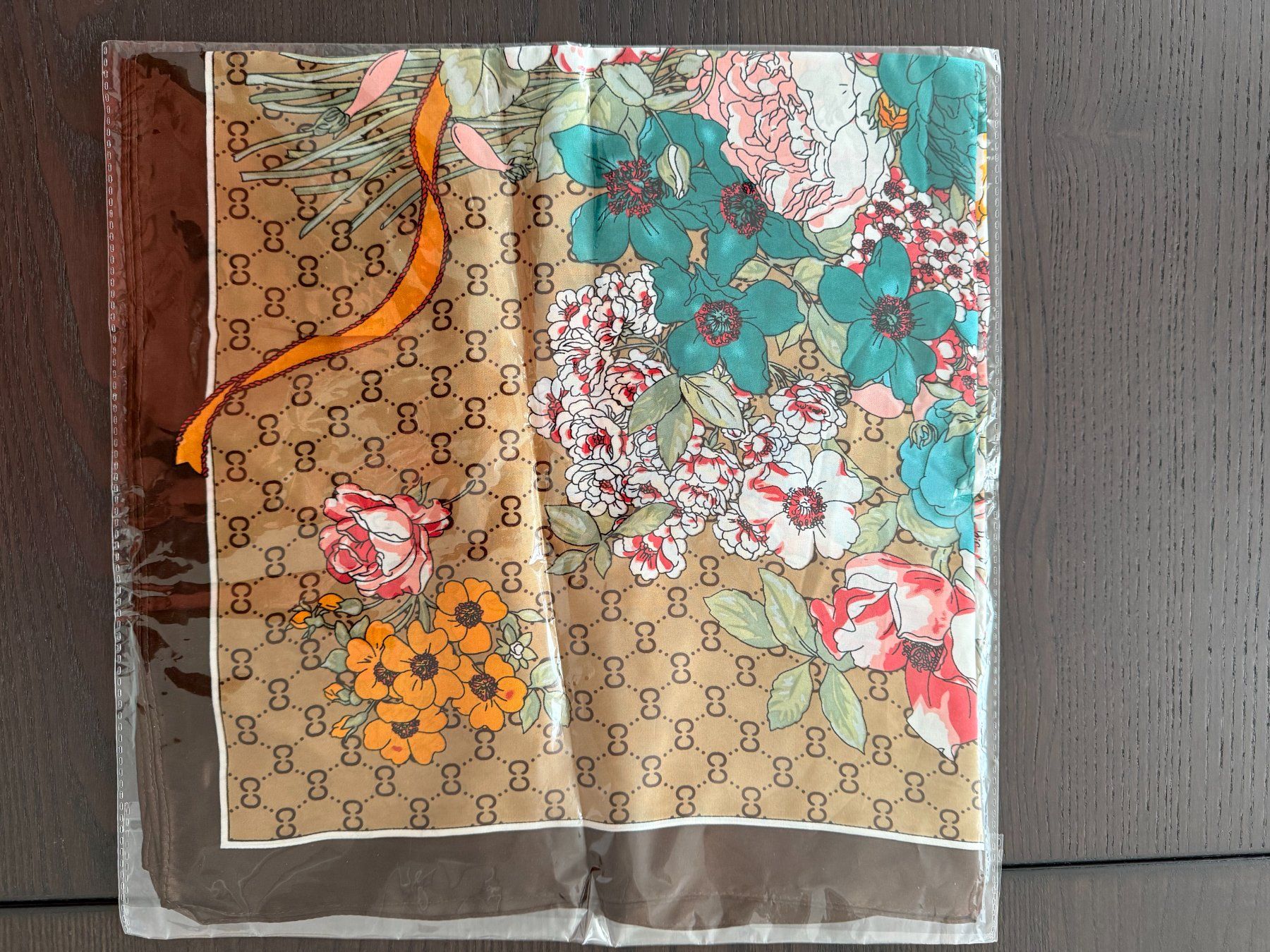Foulard & Sciarpe: Trois foulards à vendre - Prix/U – Nuovo e nell'imballaggio originale da Le Locle venduto da tchanatakoua 4