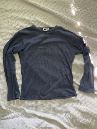 Blauer Longsleeve