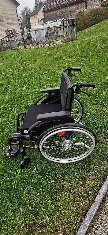 Sedie a rotelle: Invacare Action 3 Rollstuhl – Usato da Hindelbank venduto da Hibaho