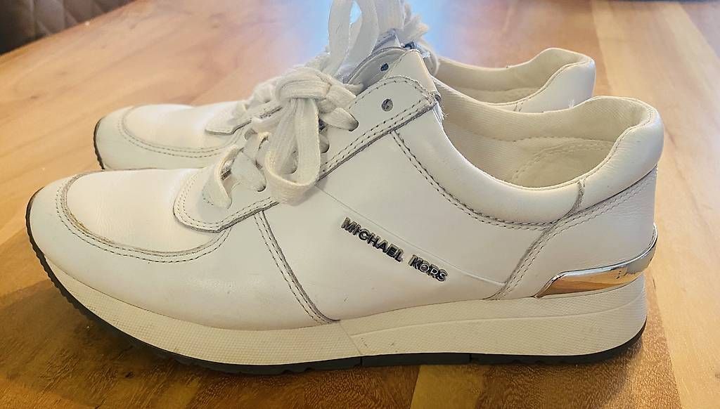 Chaussures femmes: Marken Schuhe  – D'occasion à Thörishaus par Liliana016
