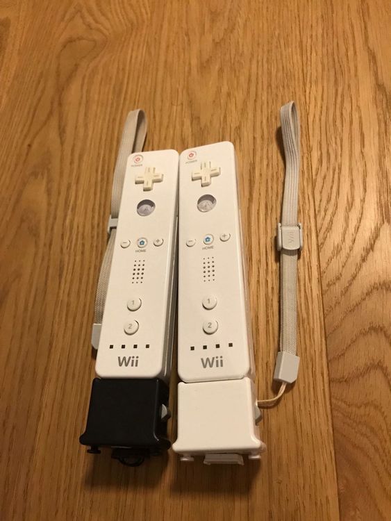 2x Wii Controller + 2x Nunchuk Kaufen auf Ricardo