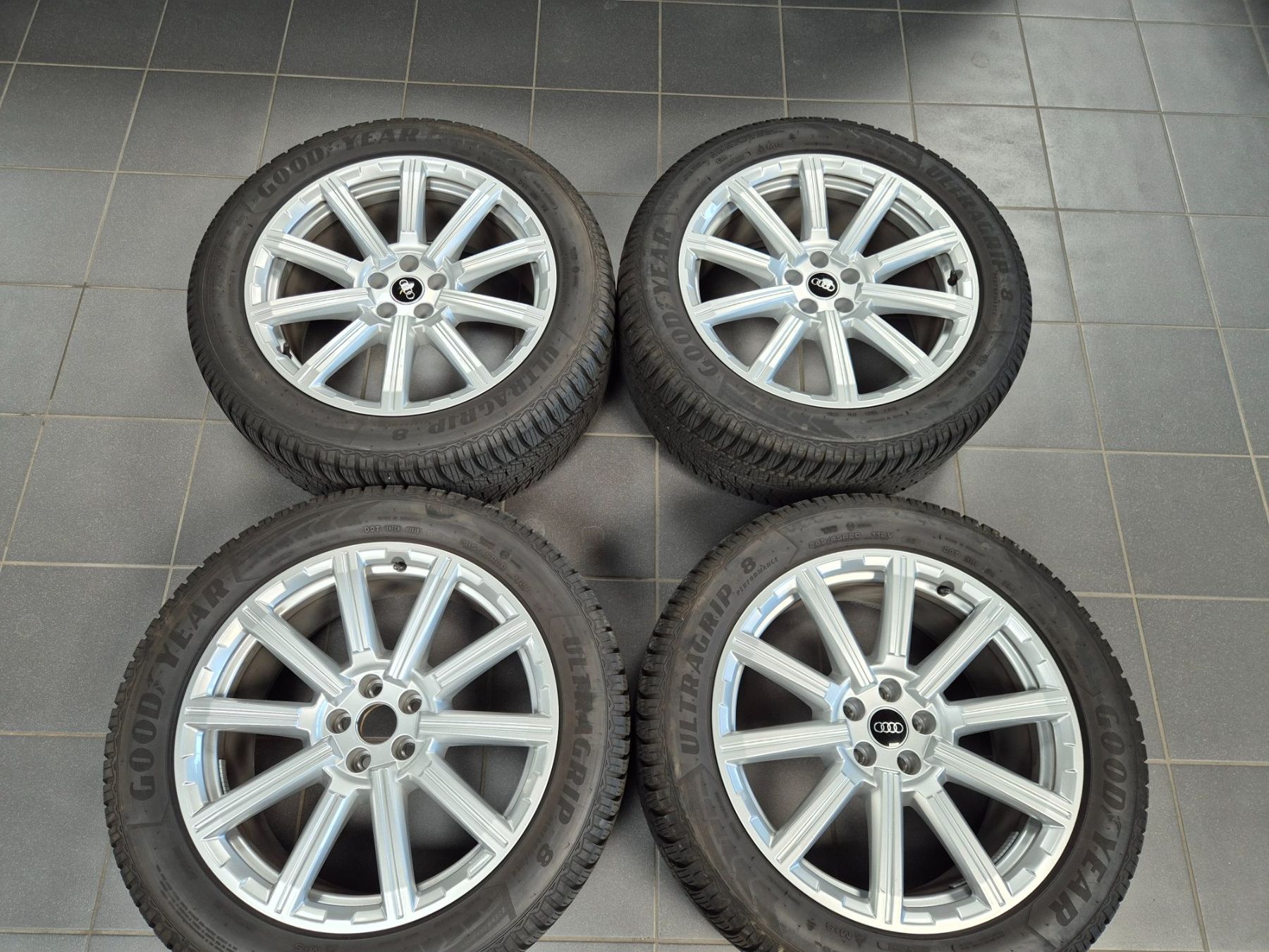 Audi Pneumatici & Ruote complete: Winterräder 20" Audi Q7 – Usato da Winterthur venduto da WEWi-Ersatzteile 1