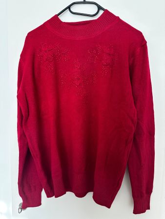 Pull rouge taille M. Sans étiquette mais jamais porté