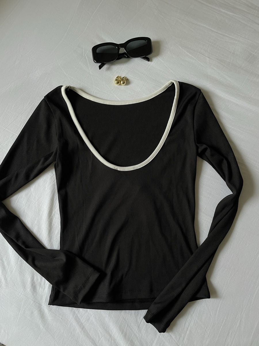 Na-kd Top: Top noir – Nuovo e nell'imballaggio originale da Concise venduto da Lae99 1