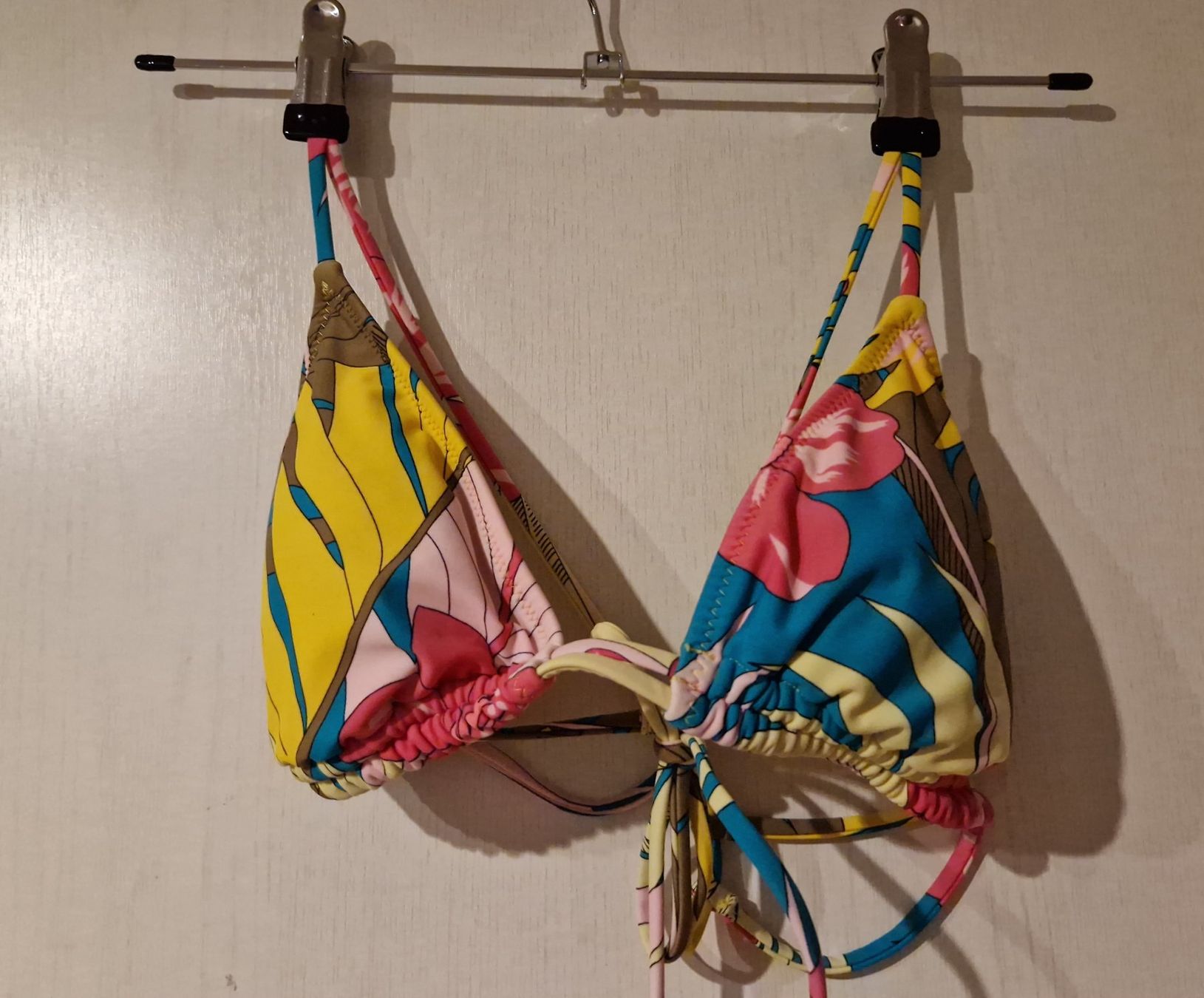 Volcom Costumi da bagno & Bikini: Bikinitop von Volcom (Grösse M) – Usato da Zürich venduto da wile_coyote