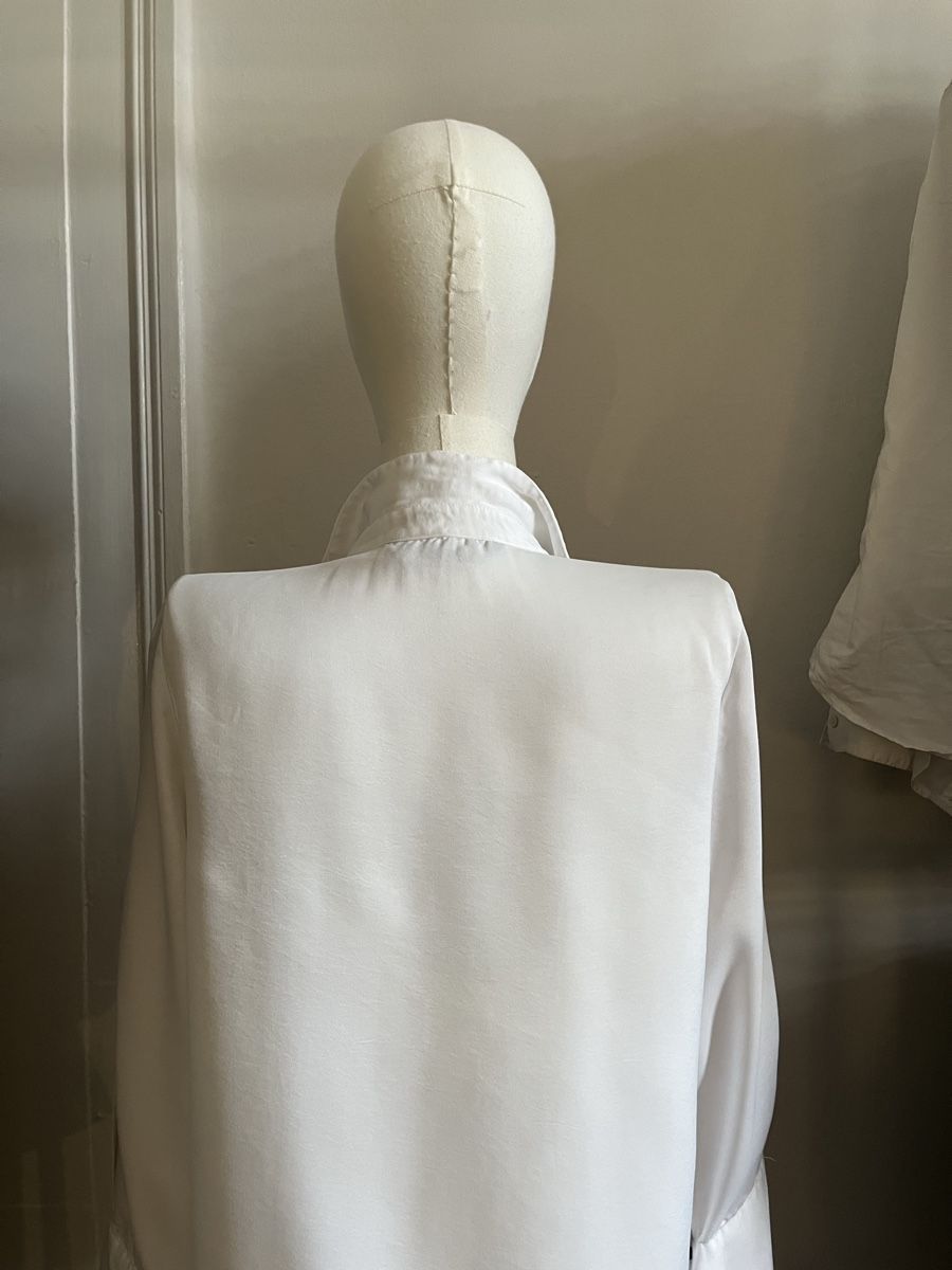 Zara Blusen: Elegant White Blouse: Flowing Sleeves , size M – Gebraucht aus Zürich von Melina.A 4