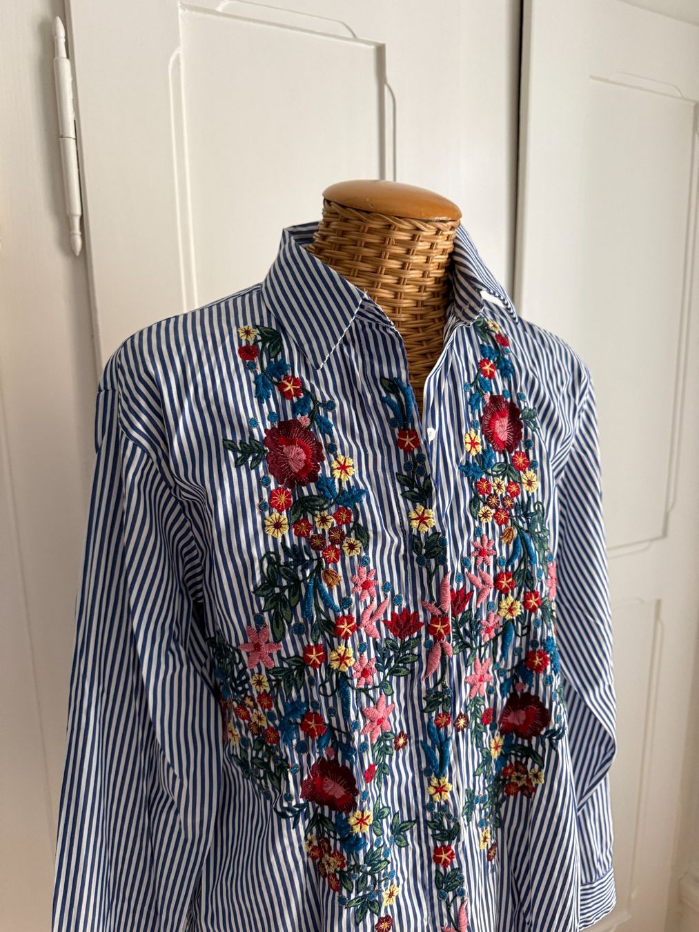 Zara Camicette: ZARA - Bluse blau-weiss gestreift S – Usato da Zürich venduto da Diazaio 1