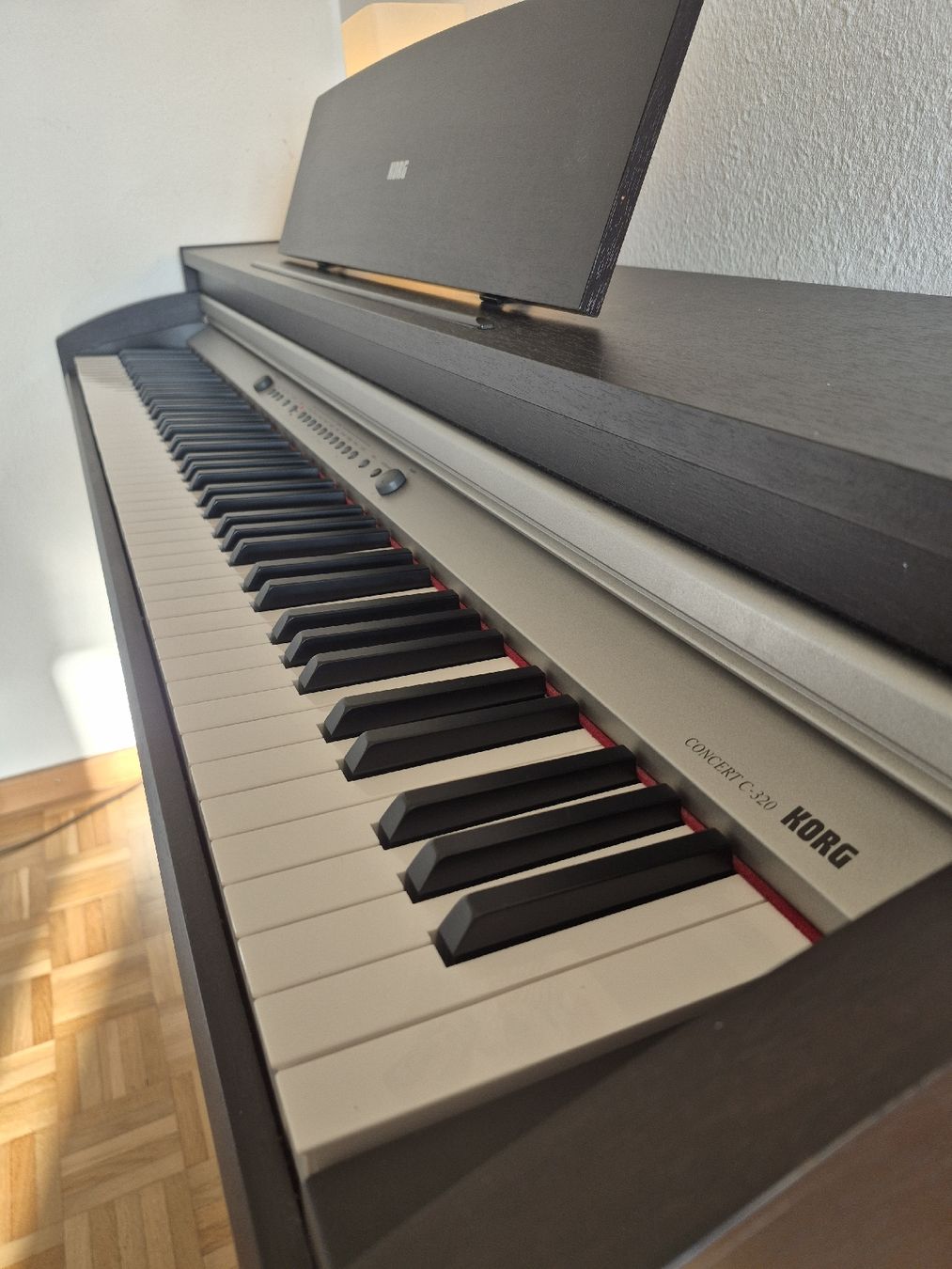 Korg Musikinstrumente: Korg Concert C-320 E-Piano – Gebraucht aus Zürich von yanickaem89 2