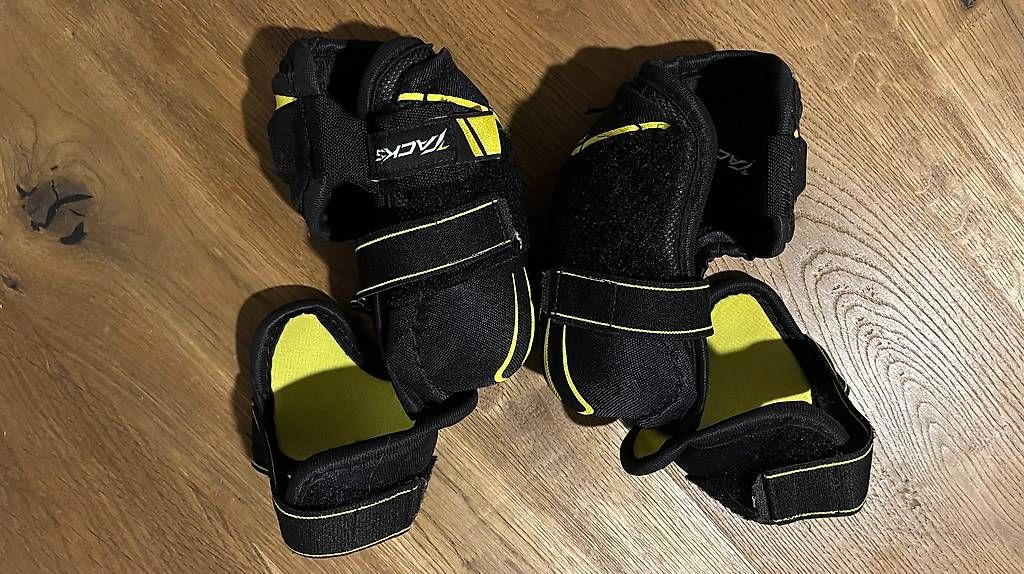Protections: CCM Tacks 9040 Junior Ellbogenschoner  Top Zustand  – D'occasion à Mühlethurnen par JackyCindy 2