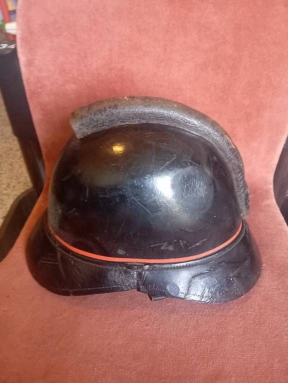 Pompieri: Feuerwehr Helm aus Leder – Usato da Basel venduto da Petergunn 2