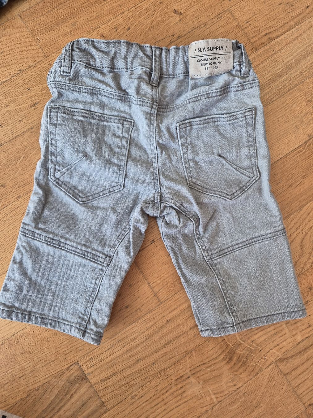 Pantaloni: kurze Hosen Grösse 104 – Usato da Rickenbach SO venduto da S.u.n.s.h.i.n.e.83 1