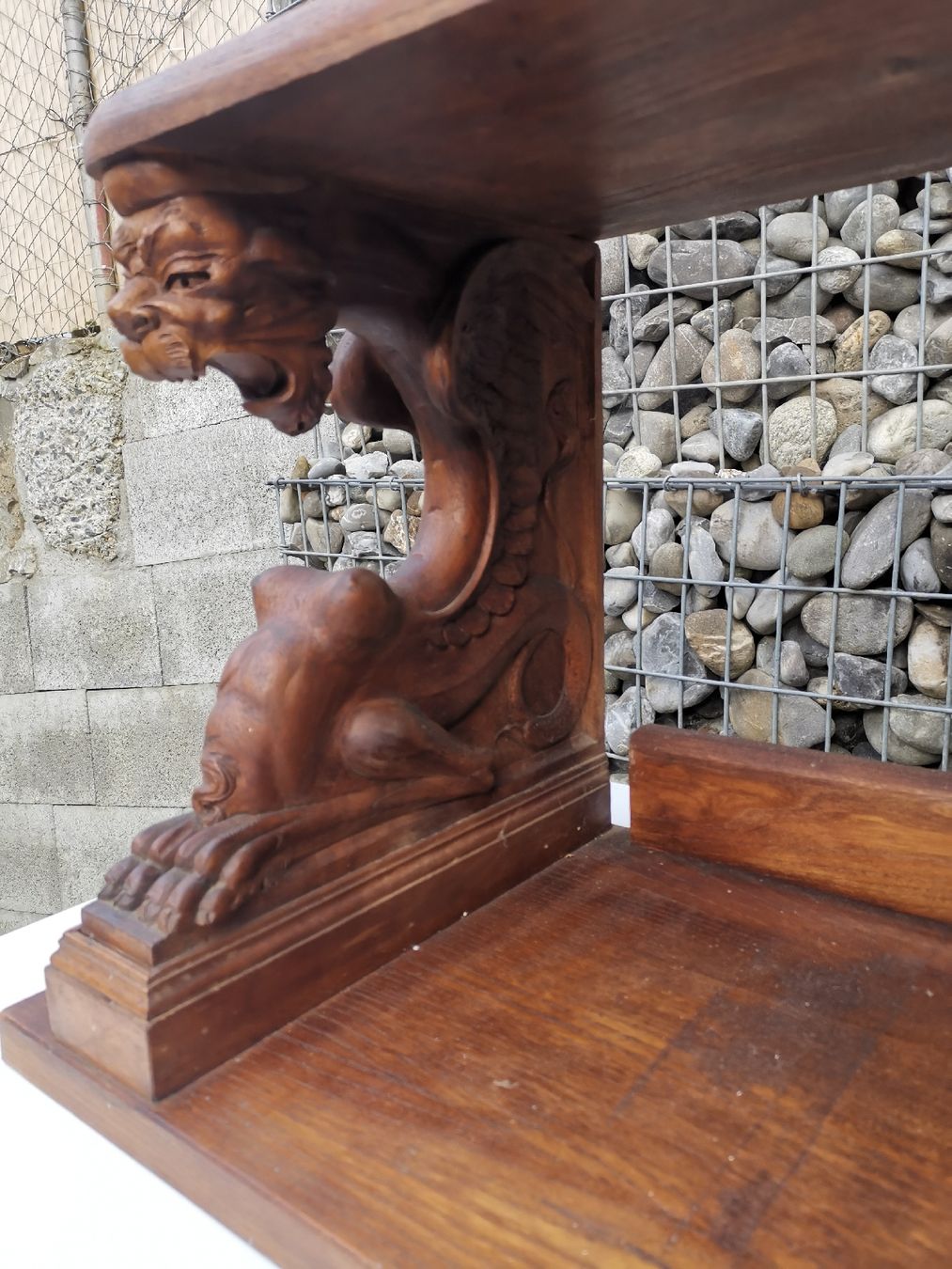Skulpturen & Statuen: Antikes Regal, Ablage mit Drachenskulptur – Gebraucht aus Seon von Sock21 7