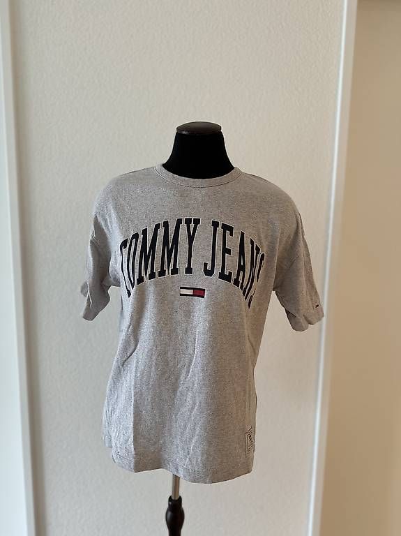 T-shirt: Tommy Hilfiger T-shirt – Usato da Endingen venduto da sab_2gdk