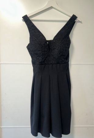 Kleid schwarz Spitze Grösse S/36 guter Zustand