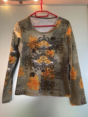 Cooles Shirt Gr. S/M mit Blumenmuster