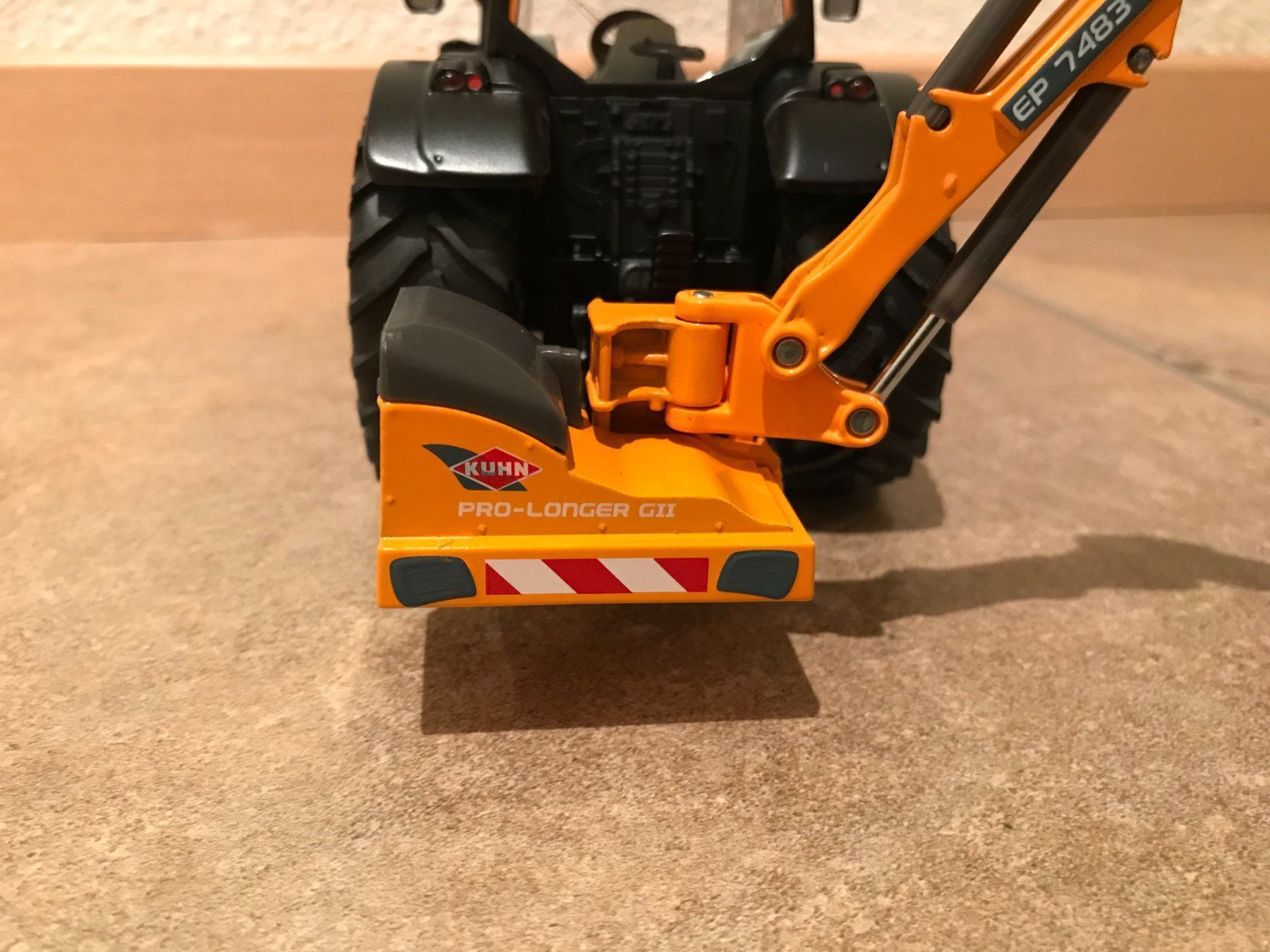 Valtra Trattori: SIKU Valtra T191 mit Böschungsmäher – Nuovo e nell'imballaggio originale da Kreuzlingen venduto da Stefan1150 3