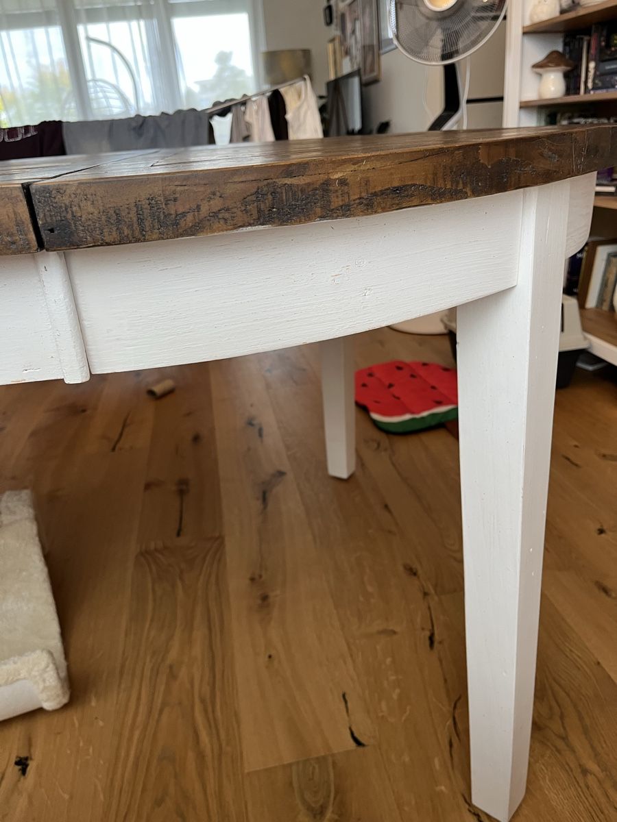 Tische: Extendable Dining Table Wooden Top White Base Solid Design – Neu (gemäss Beschreibung) aus Schaffhausen von VKShop 2
