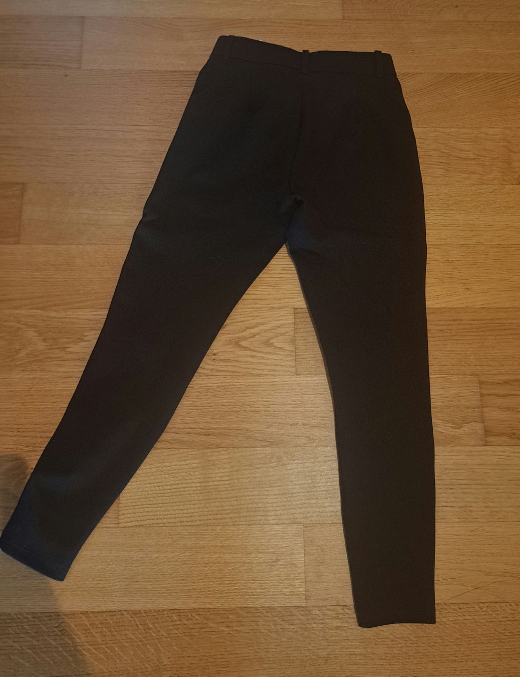 Only Pantaloni: Damen Hose von ONLY – Usato da Seengen venduto da ja6_65wp 1