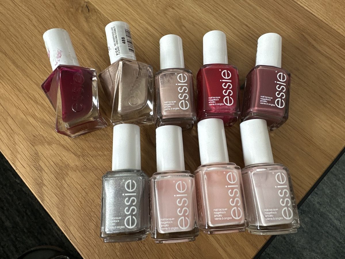 Essie Smalto per unghie: Diverse essie Nagellacke – Usato da Münsingen venduto da FiNiMu