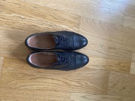 Eleganti scarpe stringate nere, numero 37
