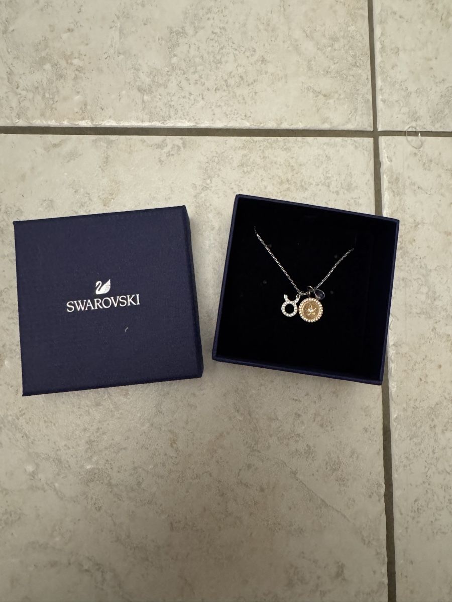 Swarovski Catenine: Sternzeichen Stier Kette von Swarovski – Nuovo (secondo la descrizione) da Belp venduto da leu_s68w