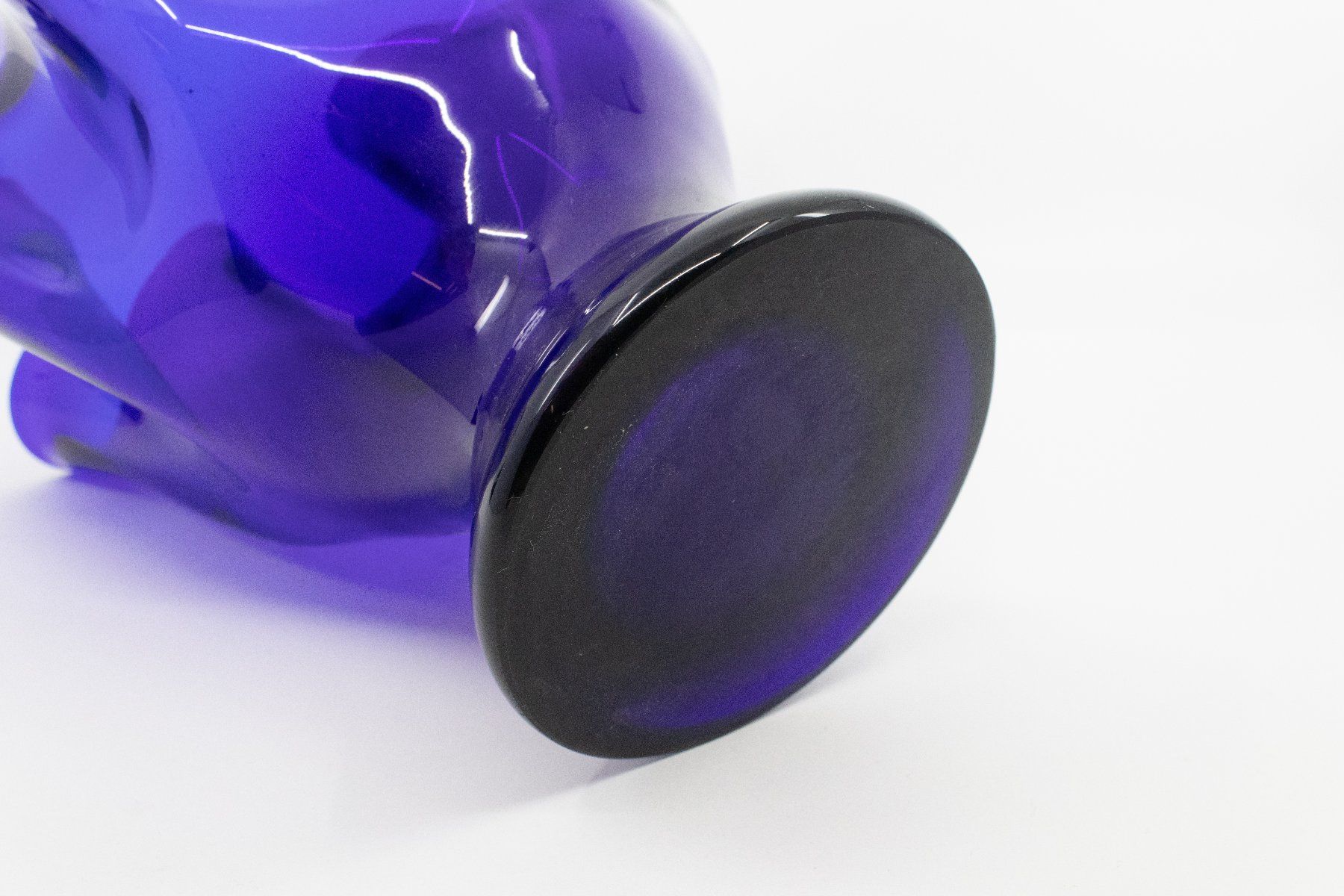 Vasen & Gefässe: Blaue Vase / Glasvase mit gewelltem Rand – Gebraucht aus Zürich von ZuercherBrockenhaus 6