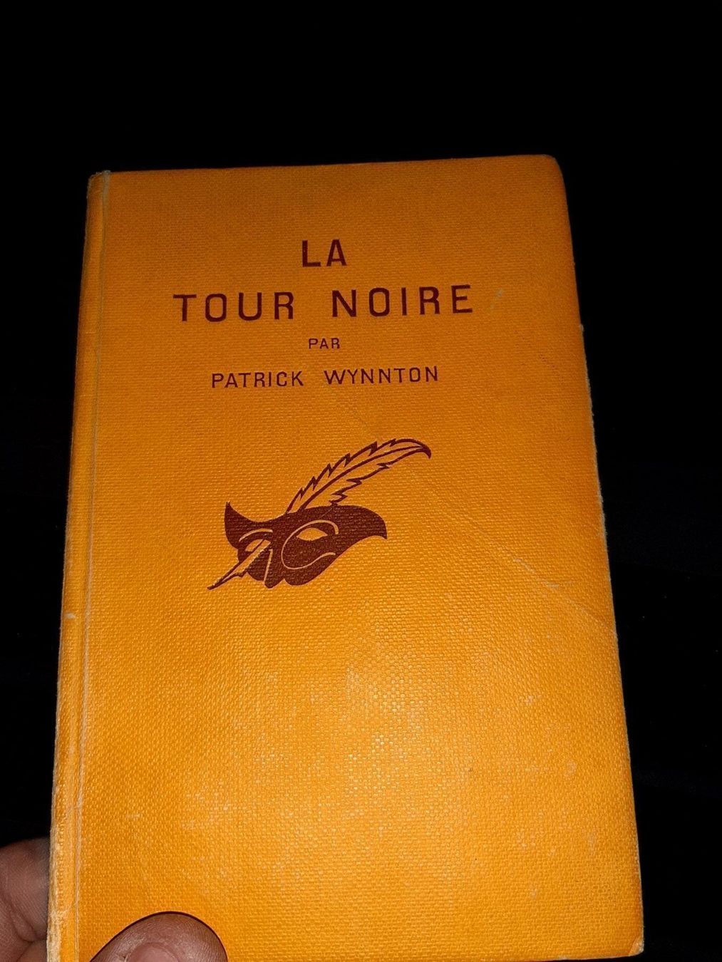 Livres: La tour noire par patrick wynnton – D'occasion à Le locle par juliensaran