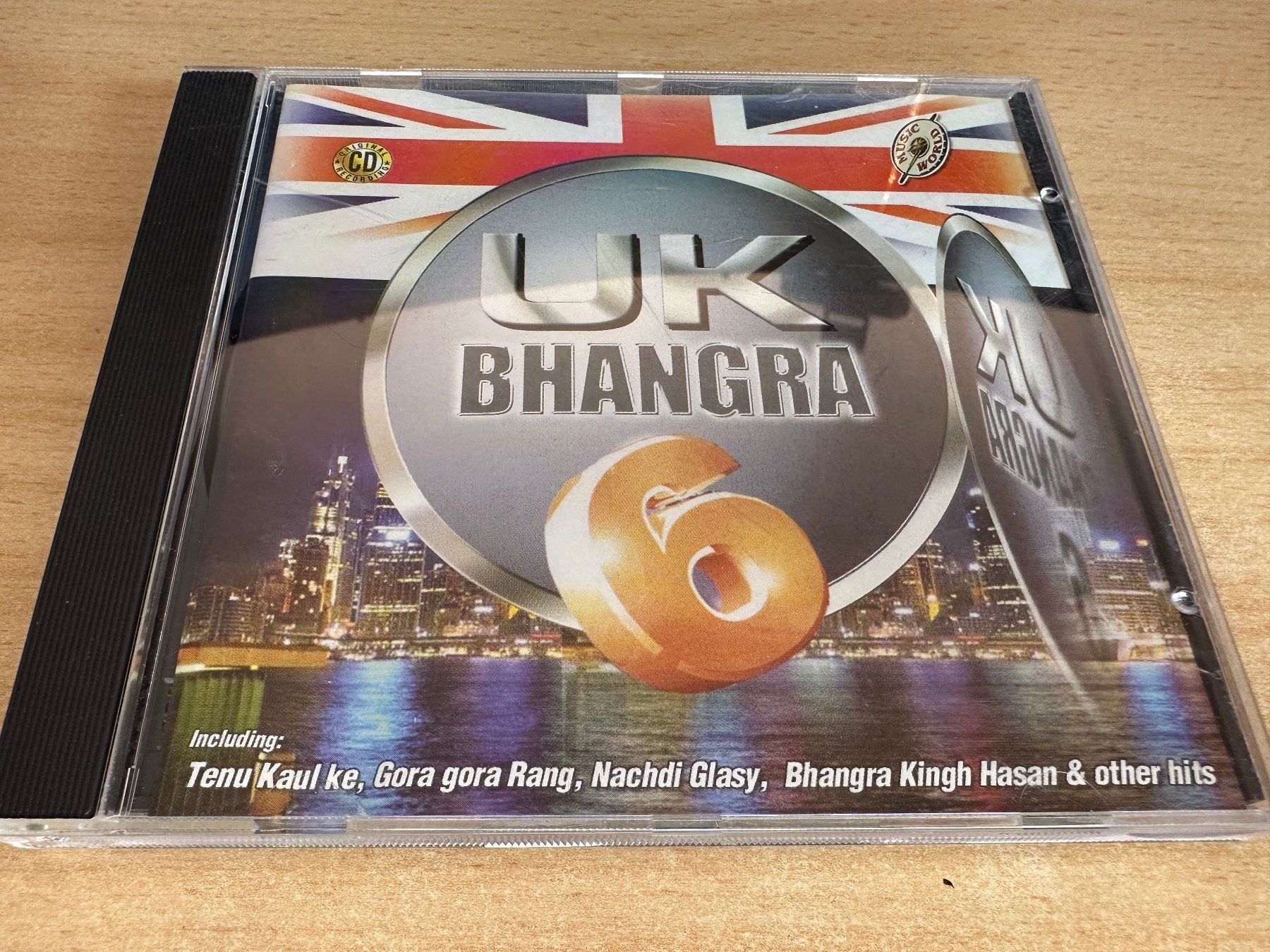 CD: P4 UK Bhangra Volume 6 – Usato da Rikon im Tösstal venduto da Alpenmutz