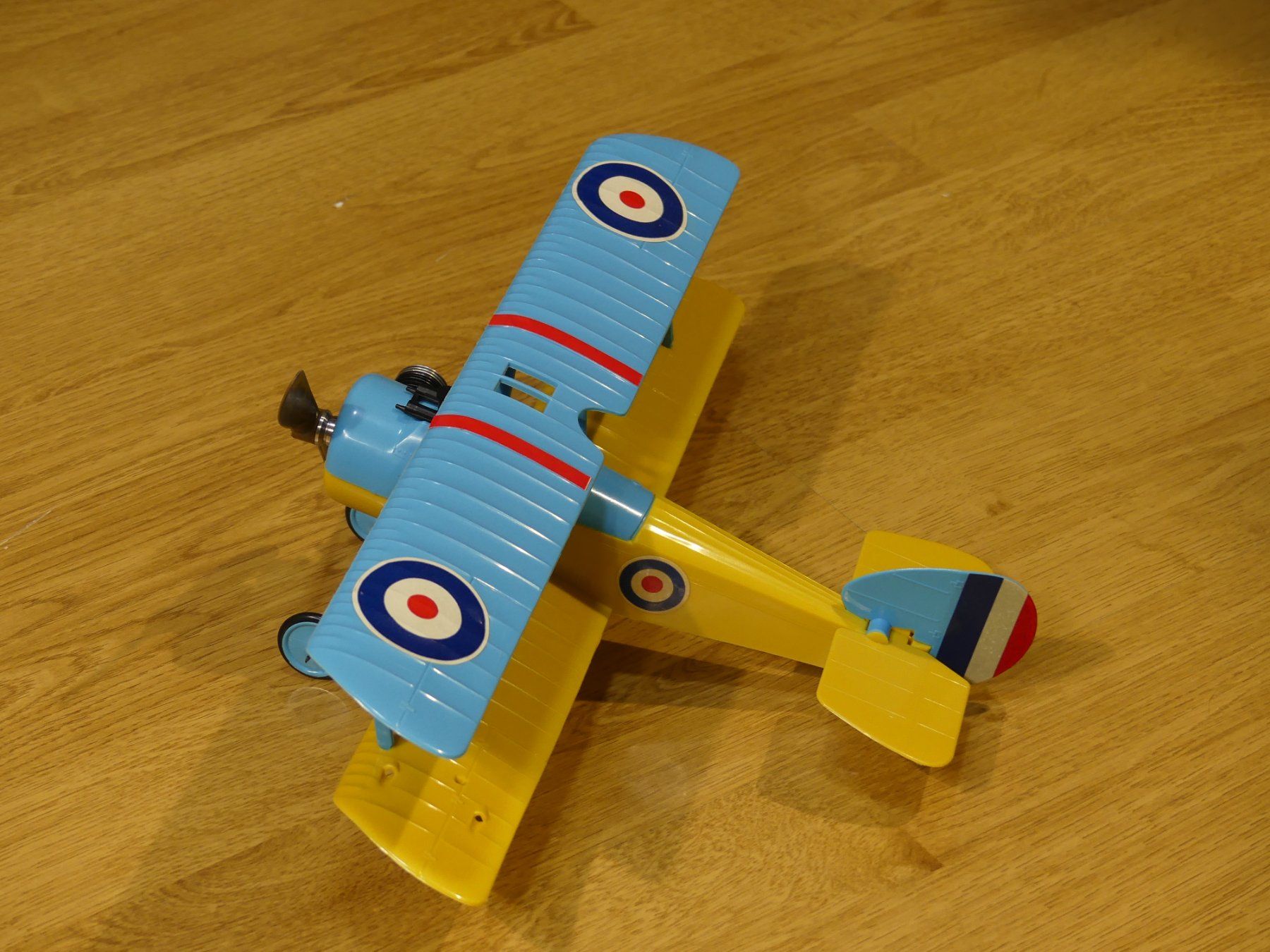 Modellismo RC: Fesselflugmodell ; Sopwith Camel von COX, - Vintage – Difettoso da Dürrenäsch venduto da Seafang 2