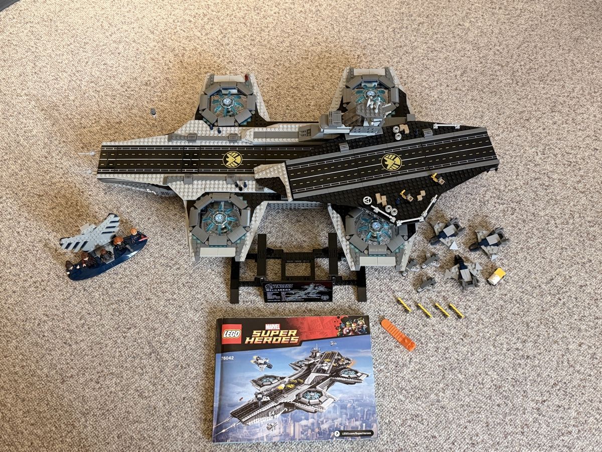 Lego Kit di costruzioni: LEGO 76042 Avengers SHIELD Helicarrier – Usato da Riehen venduto da Reinhard99