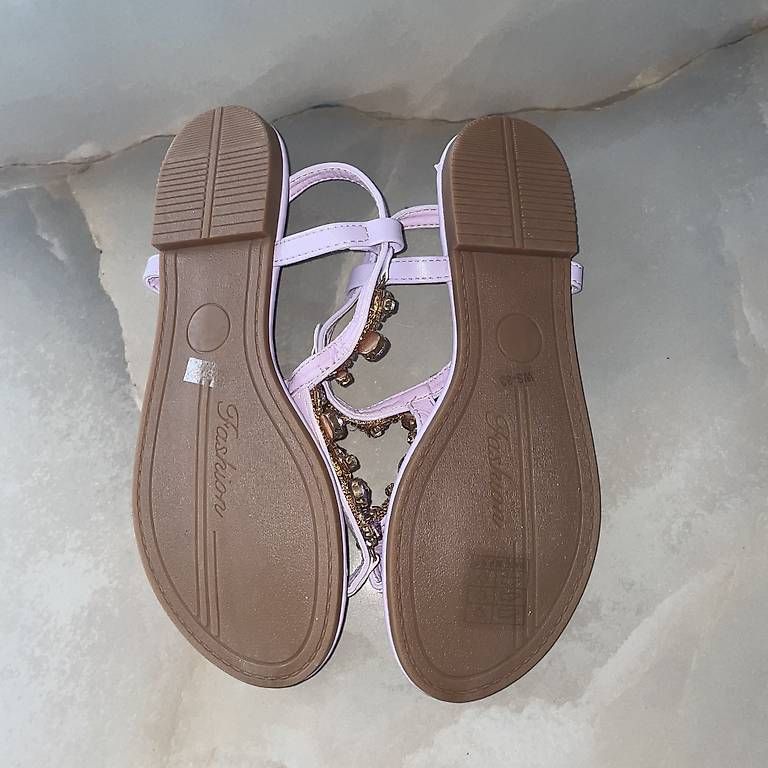 Schuhe für Mädchen: Lila Sandalen – Gebraucht aus Rupperswil von mku92 2