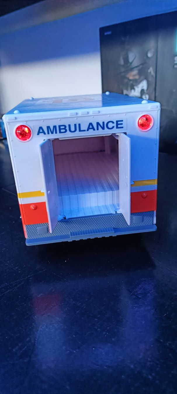Voitures modèles: USA Ambulanz Modell ca 1:16 – Neuf avec emballage d'origine à Wila par HeikoL02 6