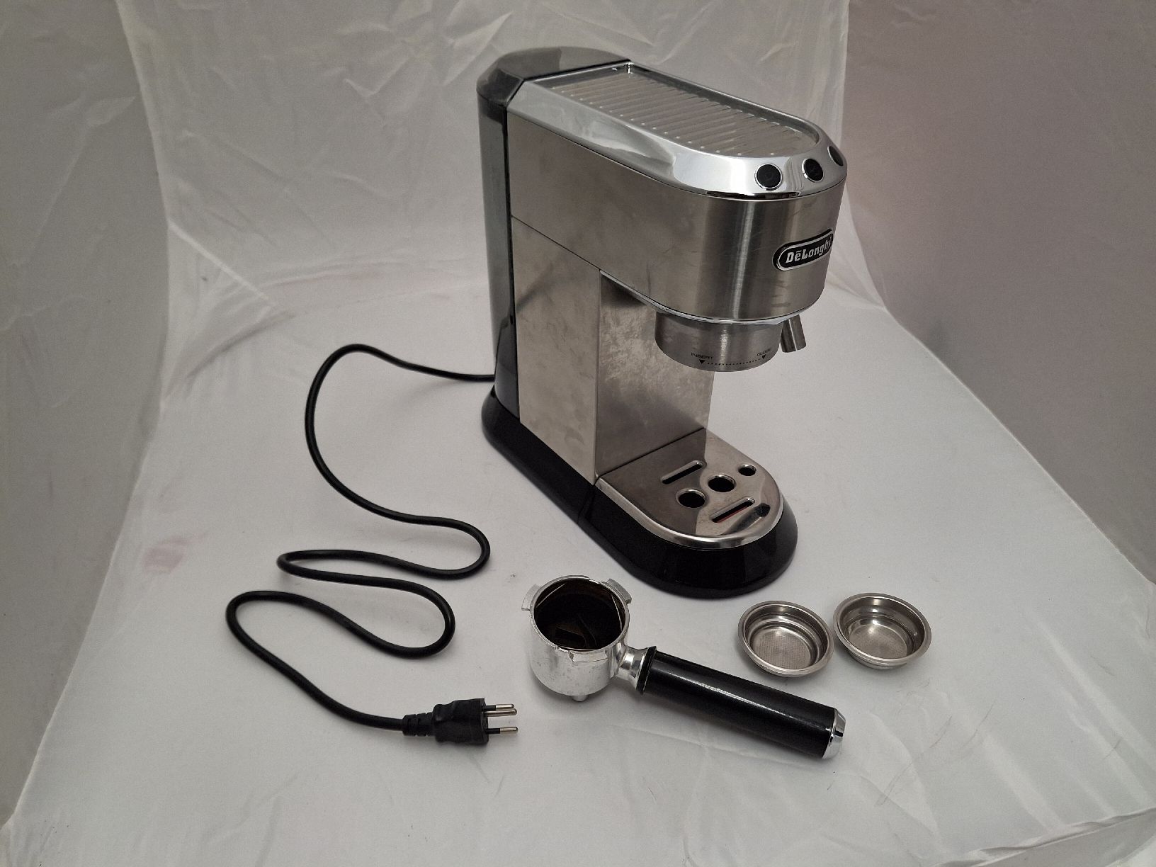 De'Longhi Kaffeemaschinen & Espressomaschinen: DeLonghi EC680.M Espressomaschine Edelstahl – Gebraucht aus Fislisbach von HurtiBrocki
