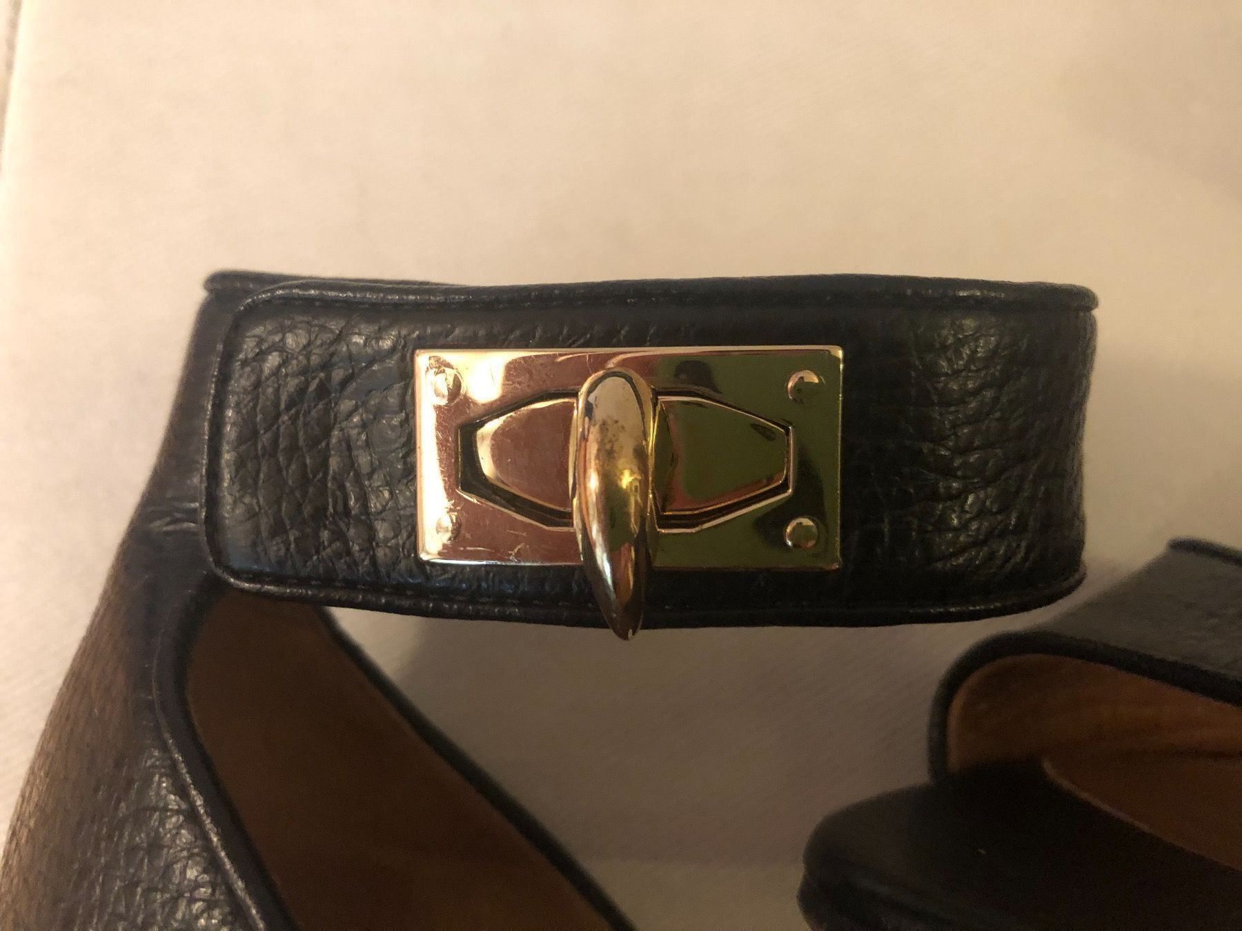 Givenchy Scarpe da donna: Givenchy shark lock N. 36,5 – Nuovo (secondo la descrizione) da Lugano venduto da Vintage.Mood 4