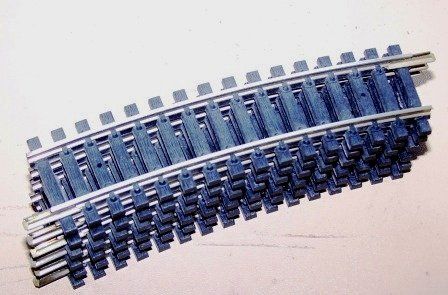 Fleischmann Modellini di ferrovie: Fleischmann H0 6032: Bogen 1/2, R 415, Profil 2,7 mm, 1 Stk. – Usato da Brüttisellen venduto da Rentner44zh 1