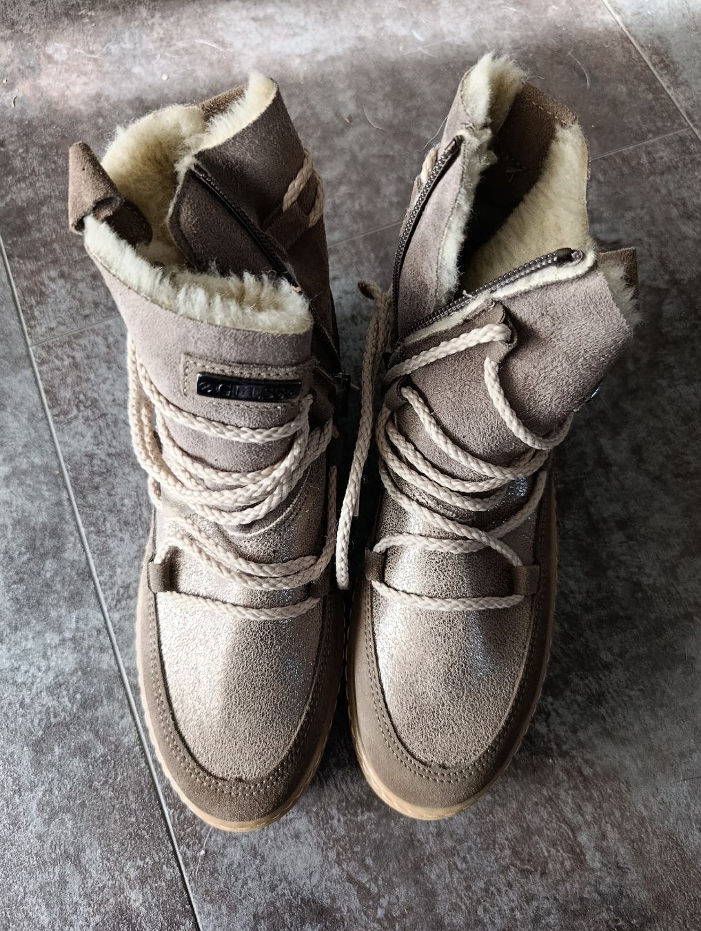 Guess Damenschuhe: NEUE Guess Winterschuhe – Neu (gemäss Beschreibung) aus Strengelbach von Cbrughelli 1