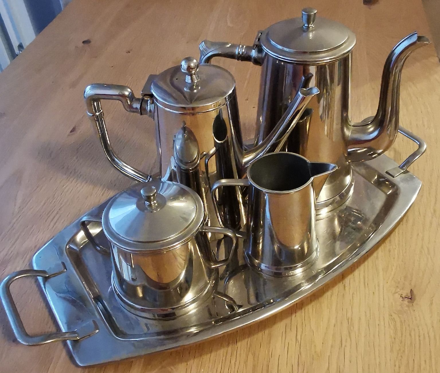 Set di piatti: Kaffeegeschirr Set 4-teilig mit Tablett versilbert Gebraucht – Usato da Frasnacht venduto da krutsta1