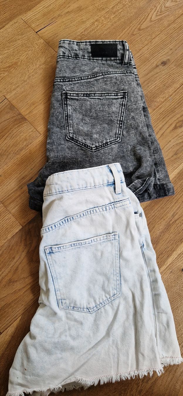 Pantaloni: 2xJeans-Shorts – Usato da Grosswangen venduto da iranki80 1