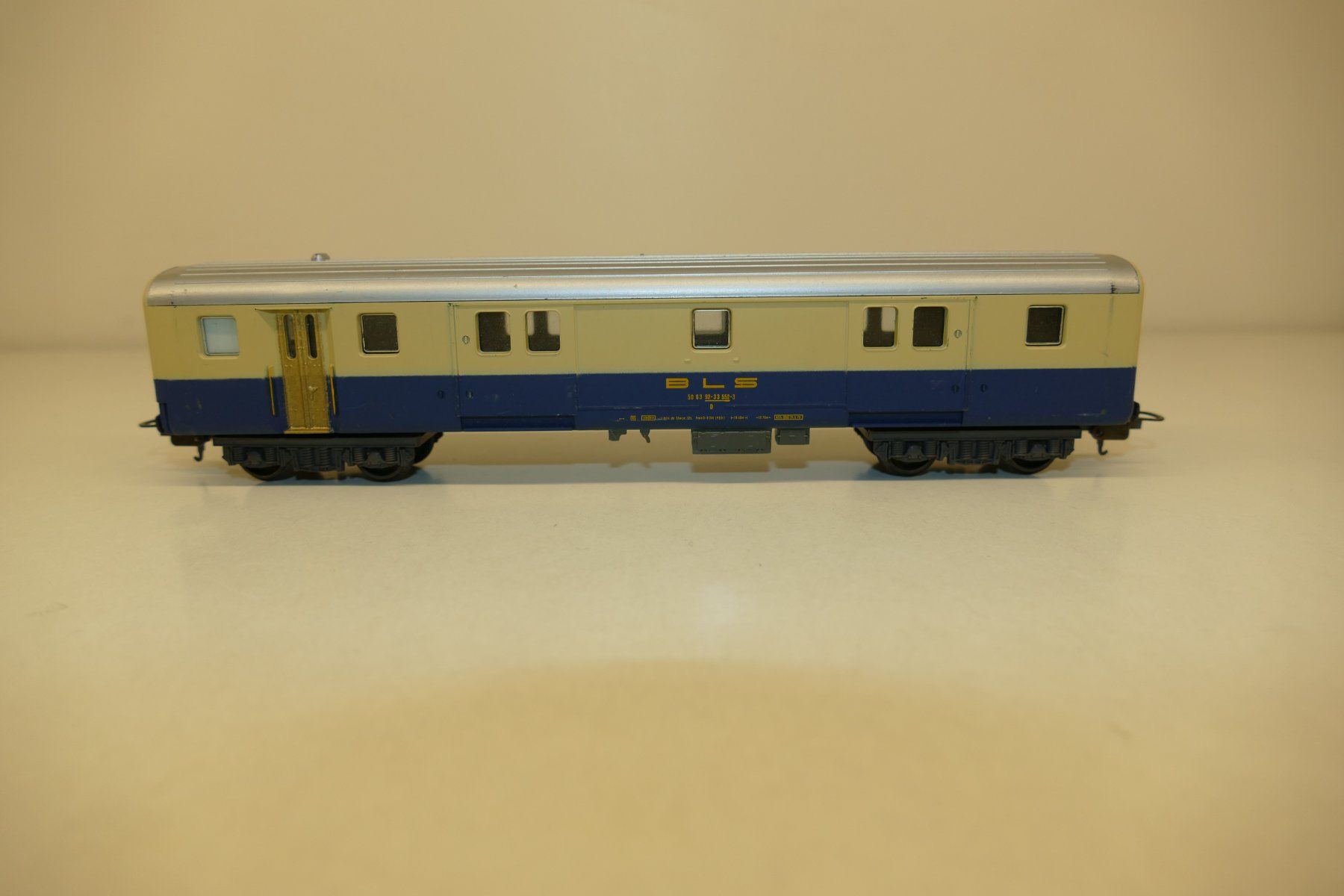 Lima Modellini di ferrovie: Lima H0: BLS Gepäckwagen – Usato da Niederhasli venduto da rail-duerst