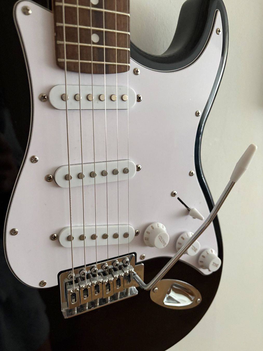 Eko Strumenti musicali: Eko E-Guitar Black – Usato da Zürich venduto da _luca_la 1