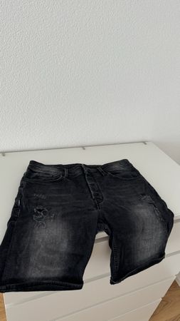 Kurze Hose der Marke Chasin