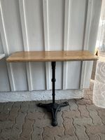 Bistro / Beistelltisch / Gusseisen-Fuss / Holzplatte