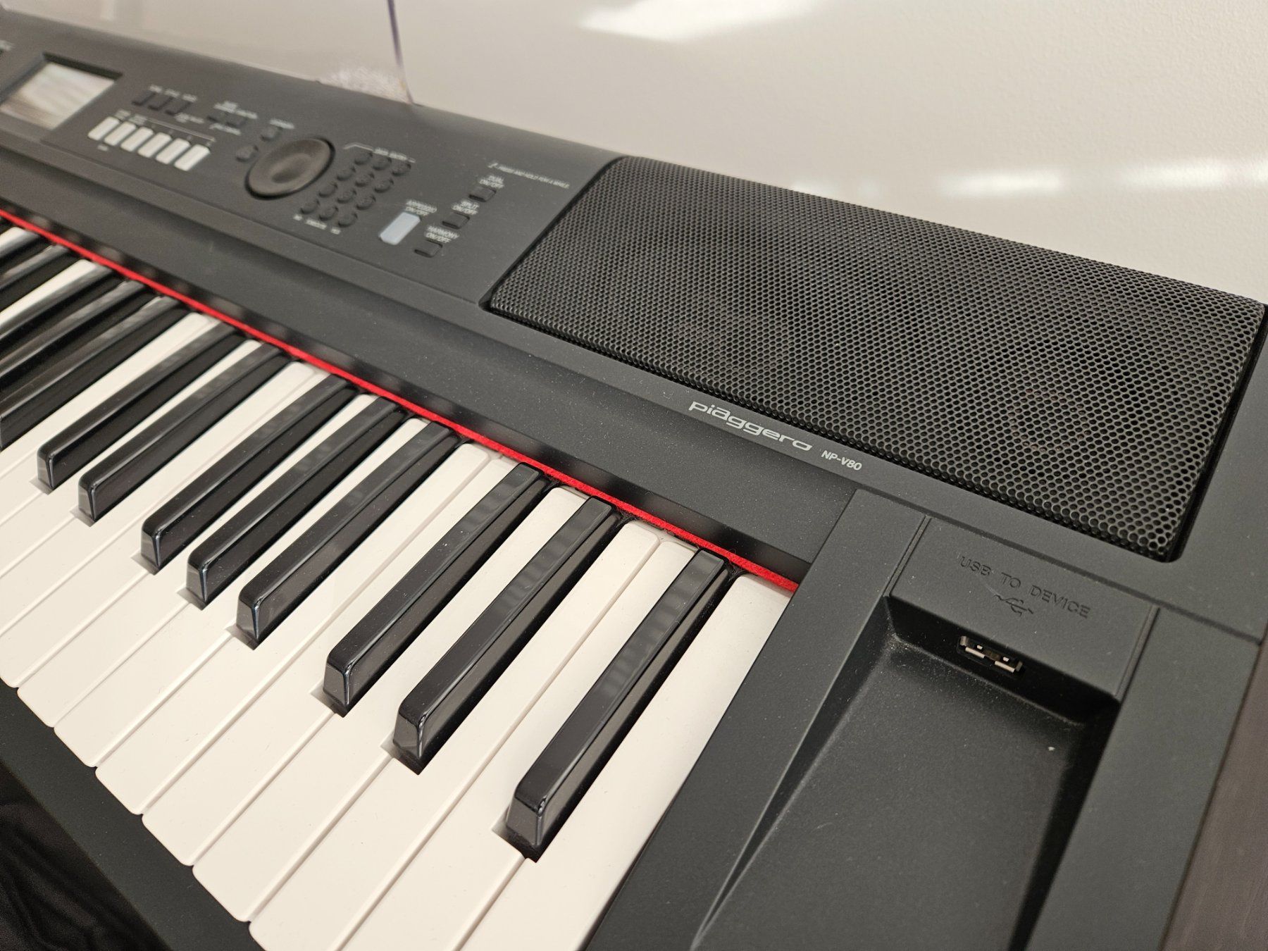 Yamaha Musikinstrumente: Yamaha NP-V80 keyboard with stand, stool & bag – Gebraucht aus Schlieren von  7