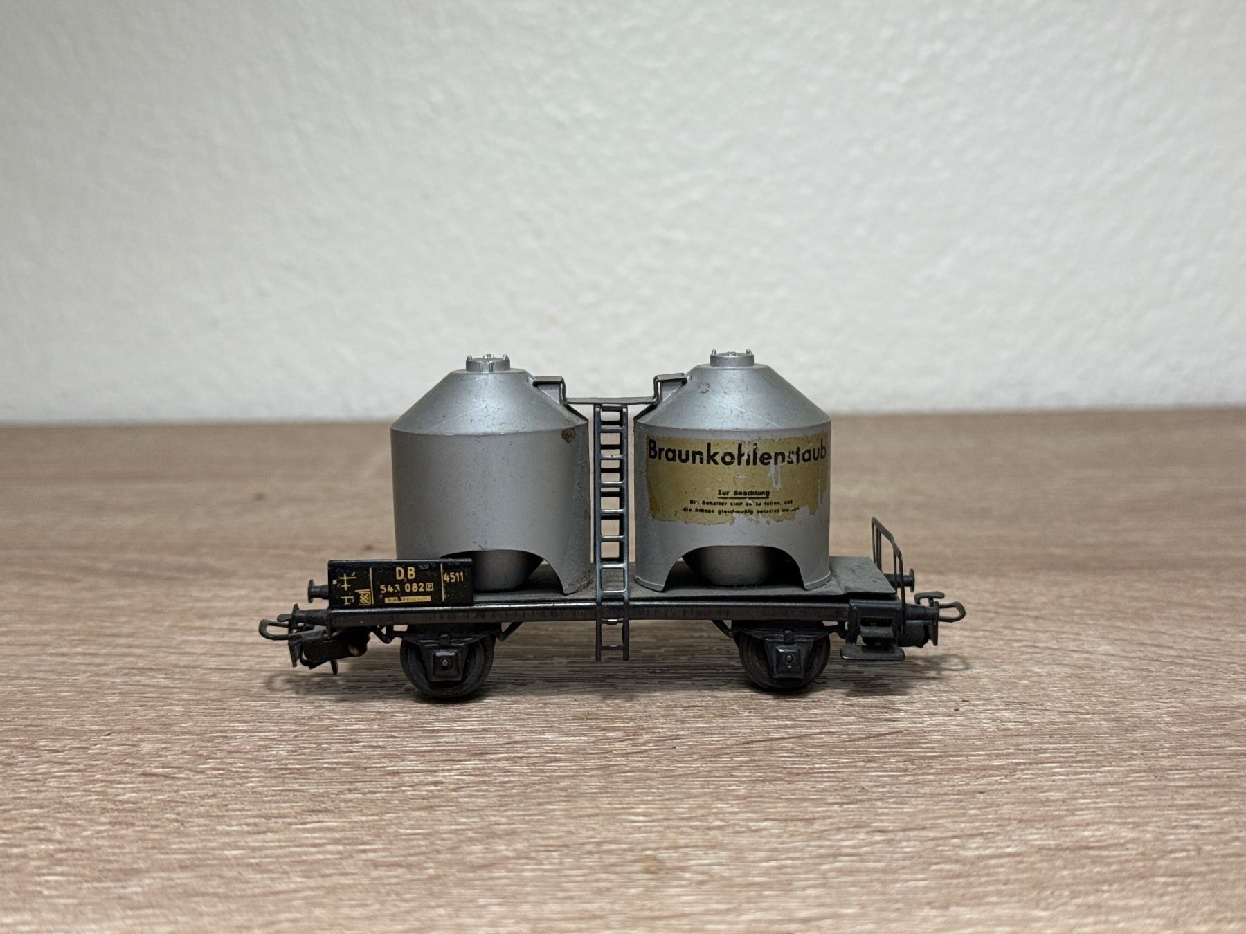 Märklin Modellini di ferrovie: Märklin Silowagen H0 (263) – Usato da St-Aubin-Sauges venduto da Lo_Go 1