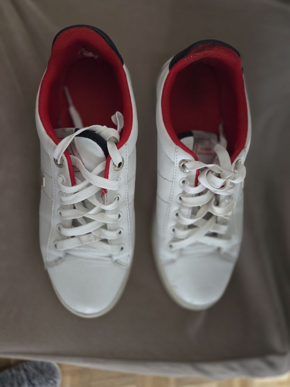Scarpe da donna: Turnschuhe Tommy Hilfiger – Usato da Gossau SG venduto da sar_7vt5 2